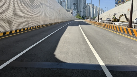 광주광역시 지하차도 보수공사 중 지하차도 신축이음